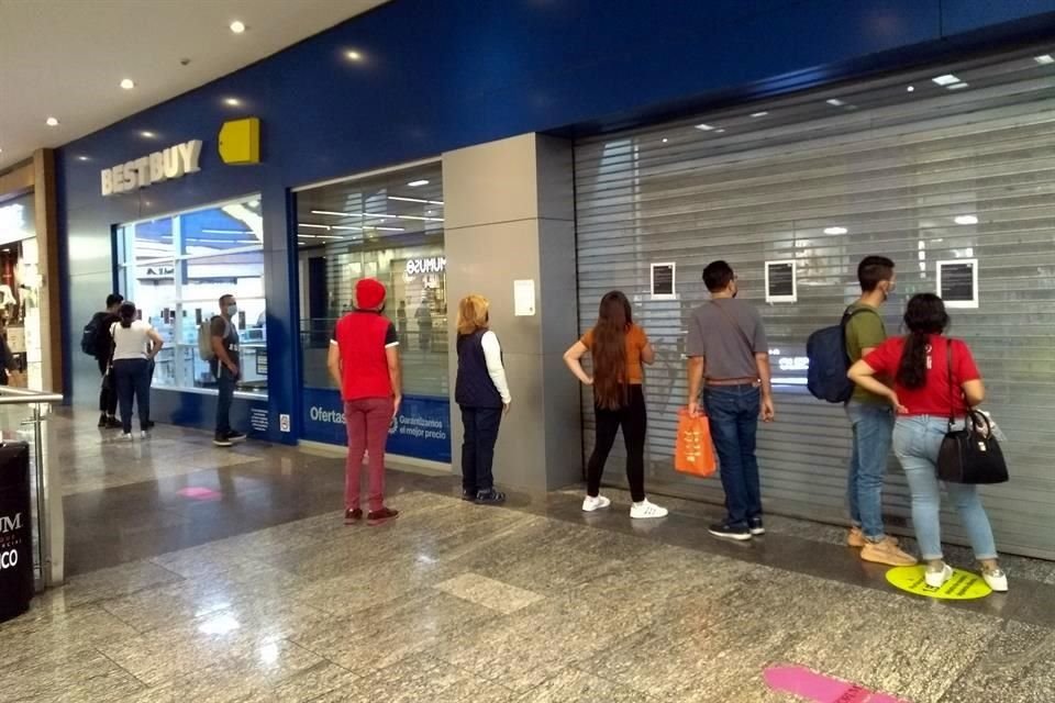 Pudieron más los remates de Best Buy que el temor a contagiarse de coronavirus.