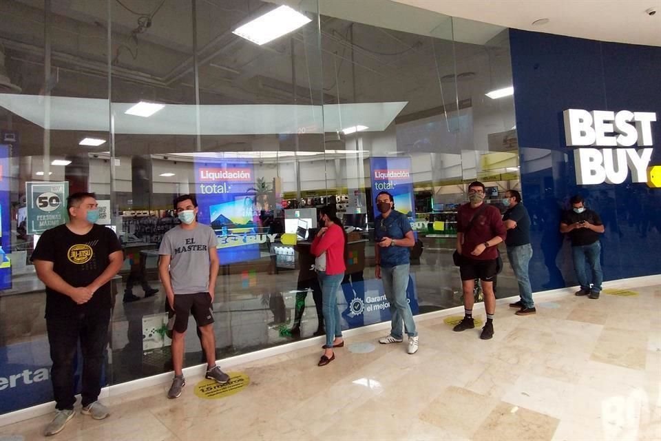 Pudieron más los remates de Best Buy que el temor a contagiarse de coronavirus.