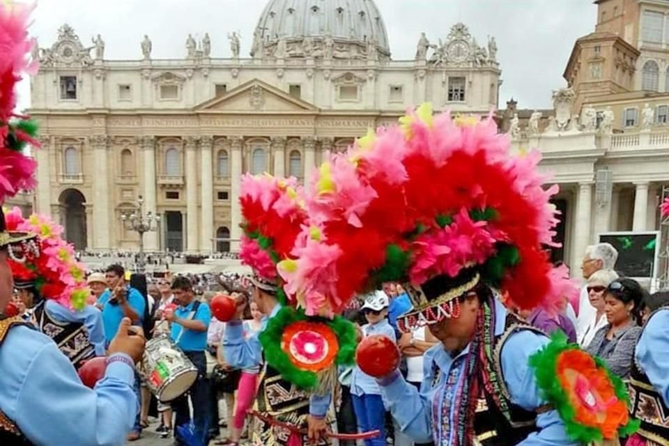 En el 2014, la Danza Chichimeca Guadalupana bailó en la Basílica de San Pedro, en el Vaticano.