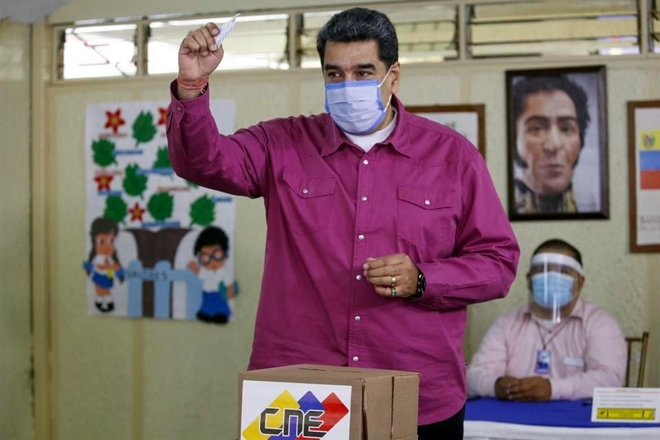 Maduro se mostró de acuerdo con la idea de constituir una mesa de diálogo nacional con todas las agrupaciones políticas de Venezuela.