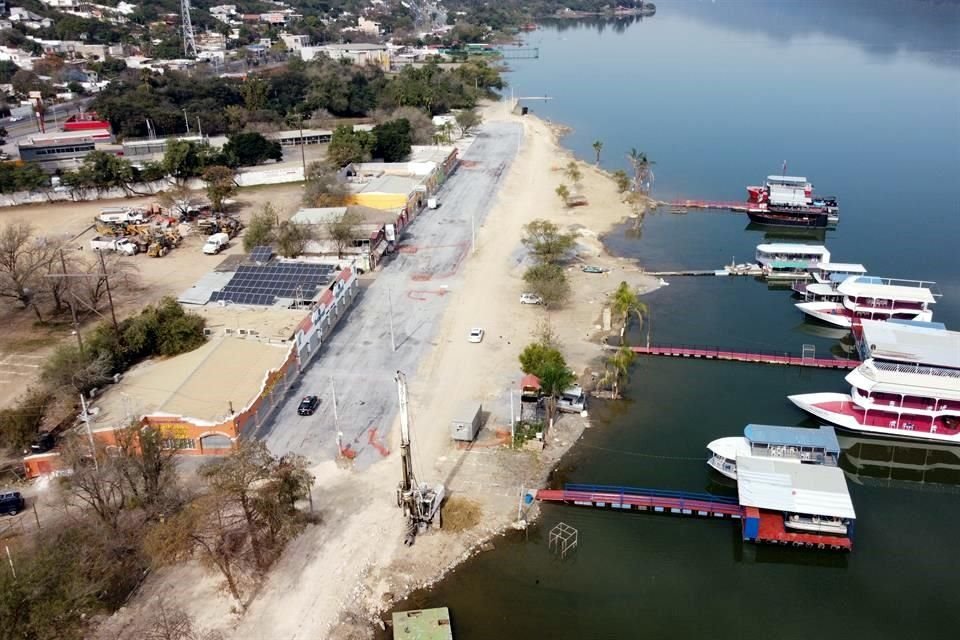 Pero a casi cinco meses del arranque, los trabajos no exhiben un progreso notorio, pues ni siquiera se ha colocado el nuevo concreto frente a los restaurantes.