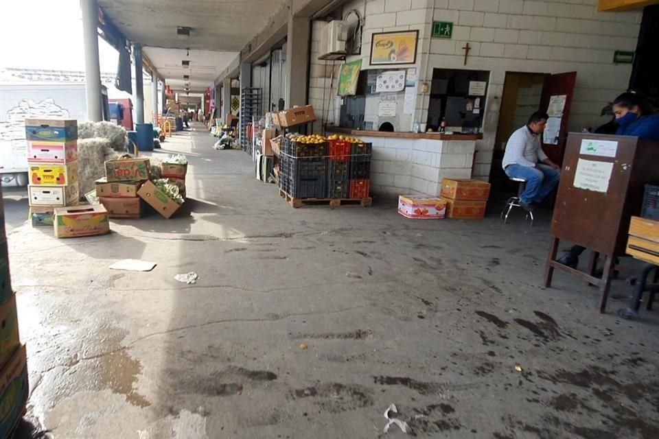 Luego de cerrar el fin de semana y registrar aglomeraciones el lunes, el Mercado de Abastos Estrella volvió ayer a la normalidad.