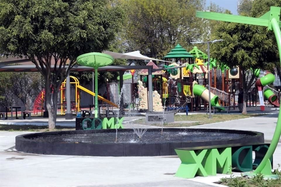 Situado sobre el camellón de Circuito Interior Río Churubusco, el parque enrejado Ramos Millán costó 19.7 millones de pesos.