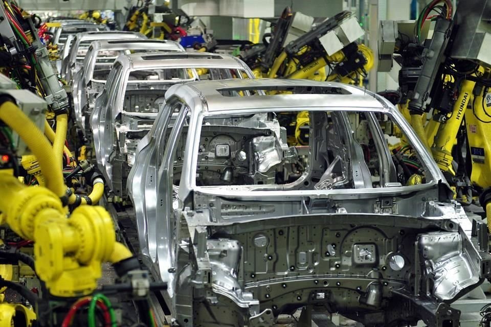 Los autos que se exportan en la región T-MEC podrían evitar el pago de un arancel de 2.5%.