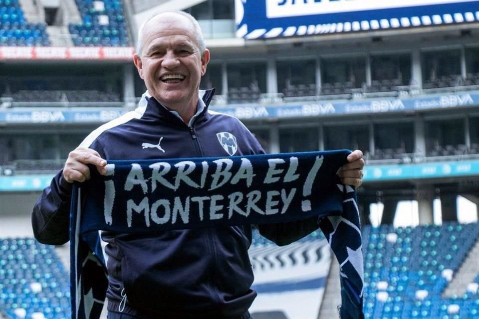 Javier Aguirre advirtió a los jugadores que la titularidad se ganará en los entrenamientos.