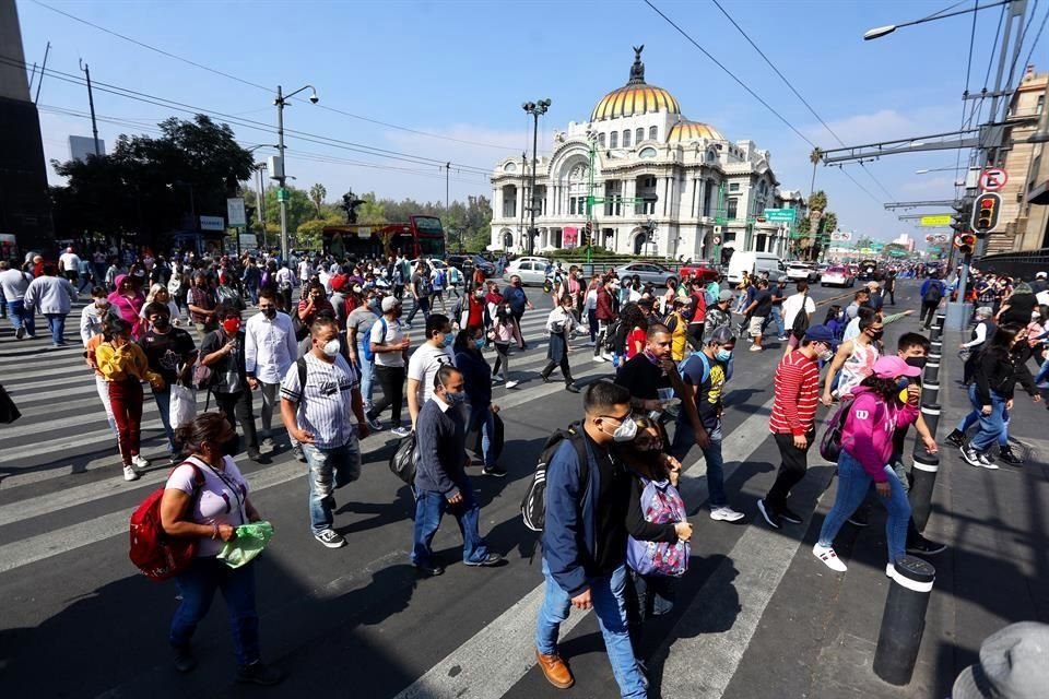 En Madero y Eje Central se puede apreciar la gran cantidad de personas en el Primer Cuadro.