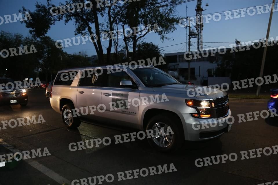 La carroza fúnebre arribó al lugar cerca de las 18:30 horas.
