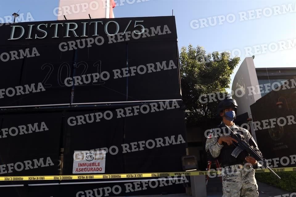 Esta mañana, en la zona no hay personal de la Fiscalía del Estado, aunque la presencia del Ejército se incrementó.