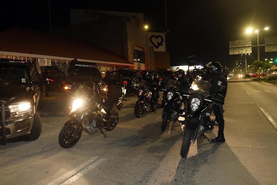 Elementos de la Policía Estatal también incrementaron su presencia en el puerto.