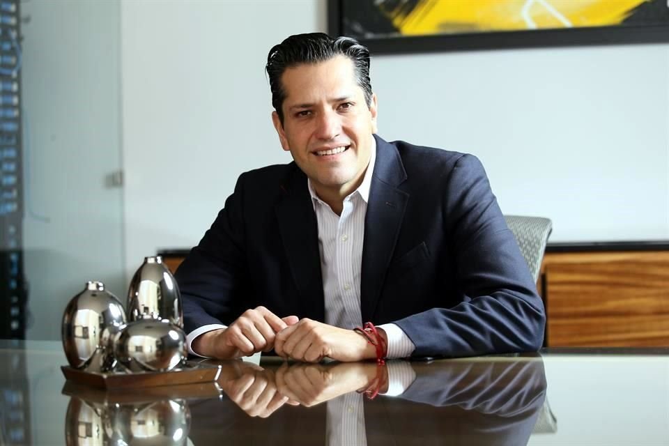 Garza confirmó que entró a la contienda en el Partido Naranja en busca de llegar a la Cámara Baja, aunque también se mantiene en la pelea por la candidatura a la Presidencia Municipal de Zapopan.