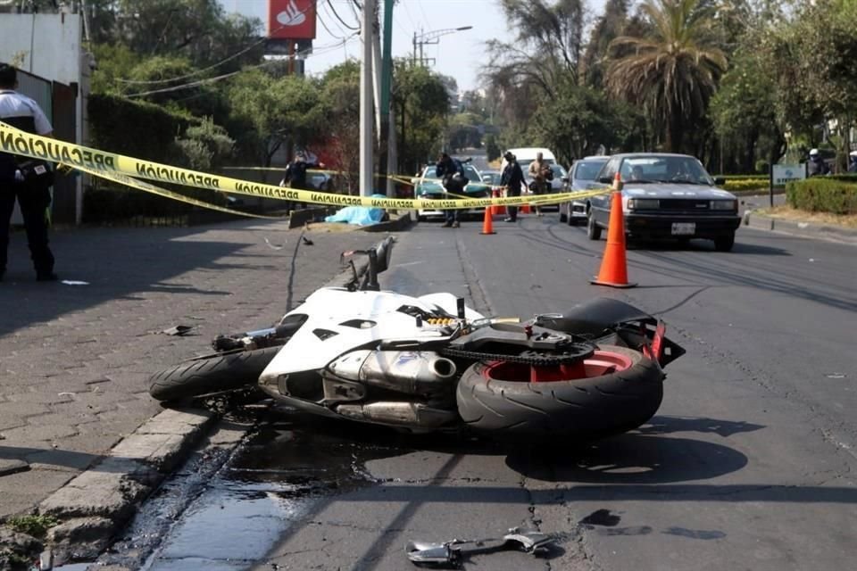 Servicios de emergencia acudieron al sitio, pero sólo confirmaron que había fallecido.