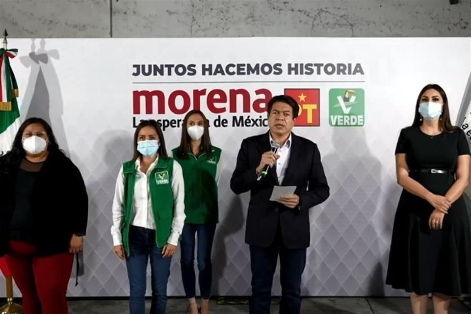 Líderes de los tres partidos confirmaron la coalición en una conferencia de prensa esta noche.