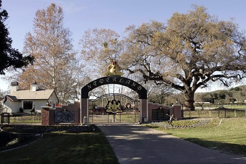 El rancho Neverland de Michael Jackson fue comprado por el empresario multimillonario Rob Burkle por 22 millones de dólares.