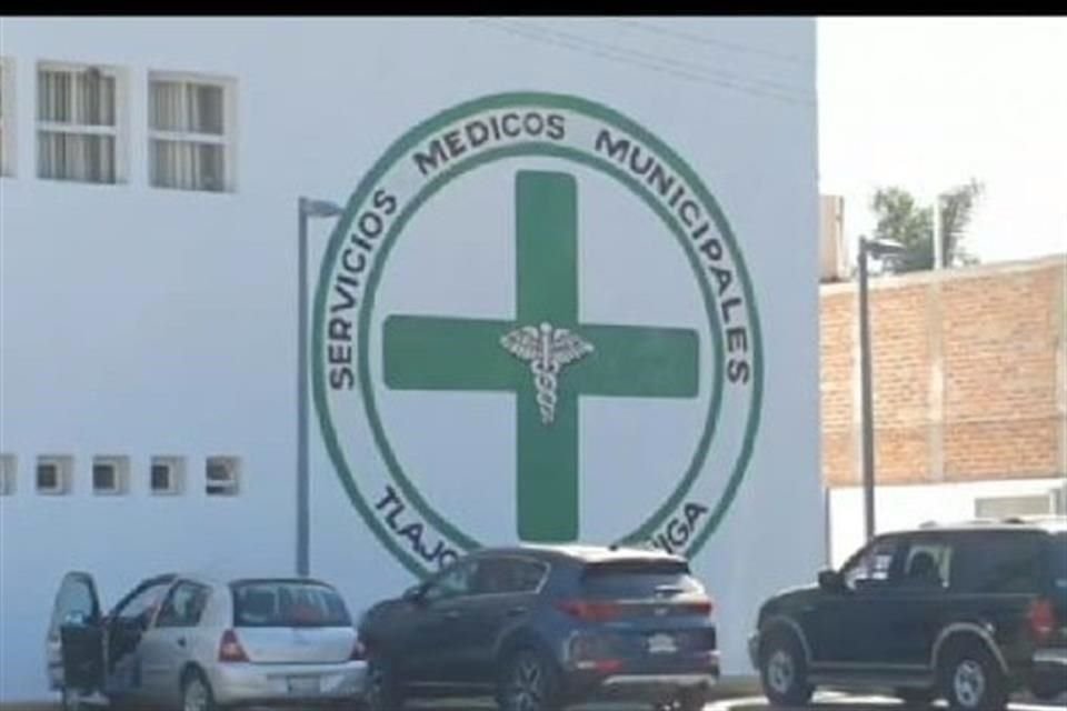 Un hombre fue atacado a balazos en San Miguel de Cuyutlán, en Tlajomulco; familiares de la víctima lo trasladaron a la Cruz Verde, pero perdió la vida al llegar.