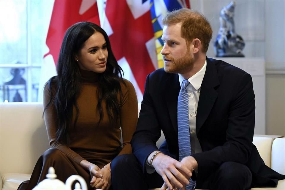 El príncipe Harry y Meghan Markle iniciaron su asociación con Spotify con un especial navideño con invitados de lujo, como Elton John, Tyler Perry y James Corden.