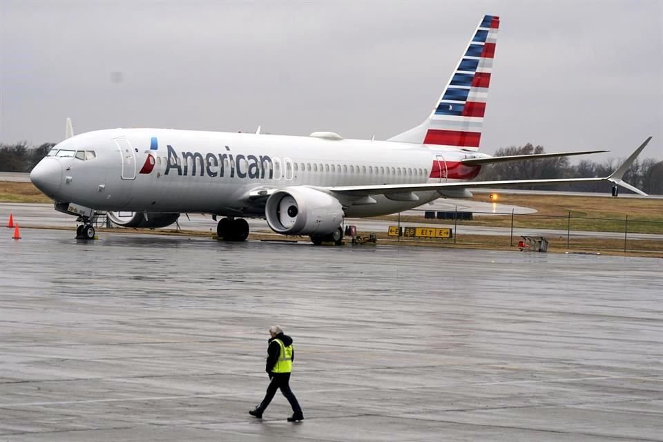 La aerolínea presentó una pérdida neta en el cuarto trimestre del año de 2 mil 178 millones de dólares.