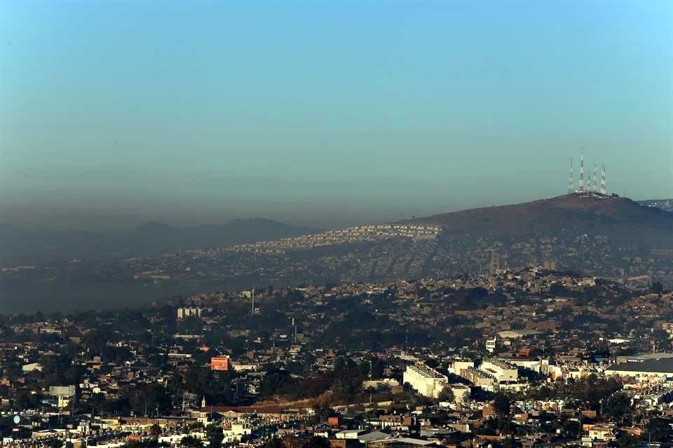 Aunque el smog se redujo tras el confinamiento por la pandemia, consideran que se deben regular autos y ladrilleras.