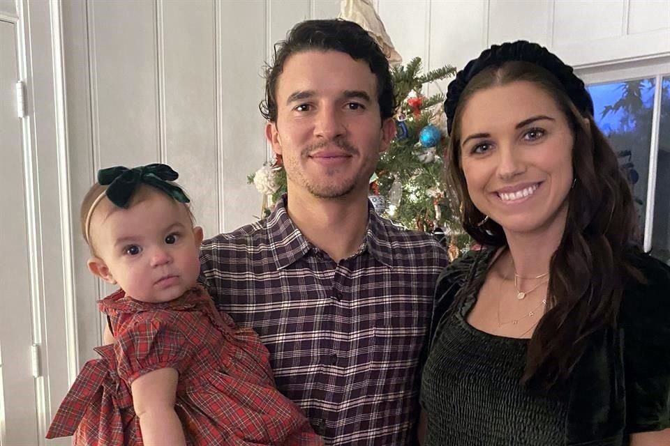 Alex Morgan publicó esta imagen en su cuenta de Twitter para celebrar la Navidad.