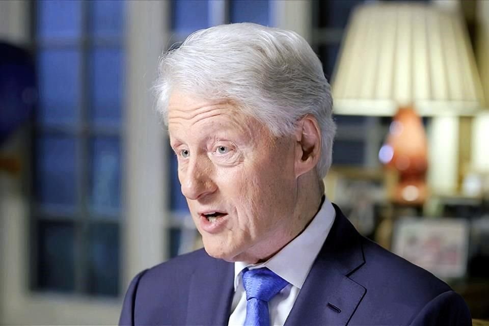 Bill Clinton dijo que la democracia estadounidense enfrenta un ataque.