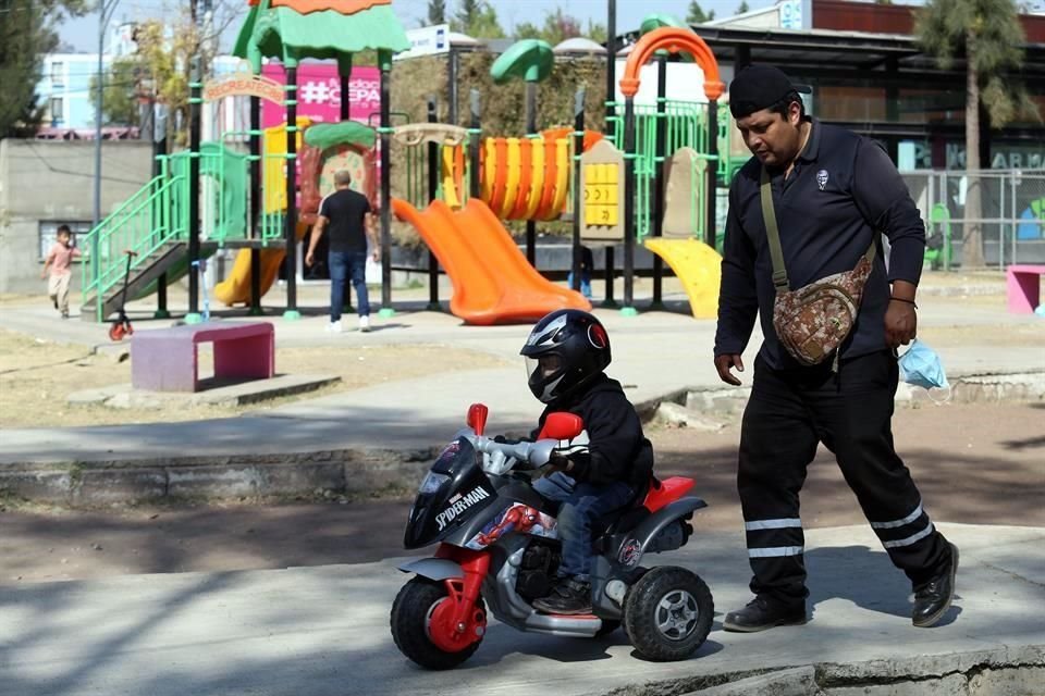 'Los Reyes me trajeron una moto de Spiderman, se las había pedido y me la trajeron, soy fan', dijo Santi.