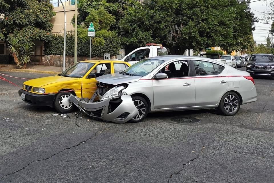 El accidente ocurrió alrededor de las 14:00 horas en el cruce de la Avenida Luis Pérez Verdía y la Calle Ignacio Herrera y Cairo, en Guadalajara.