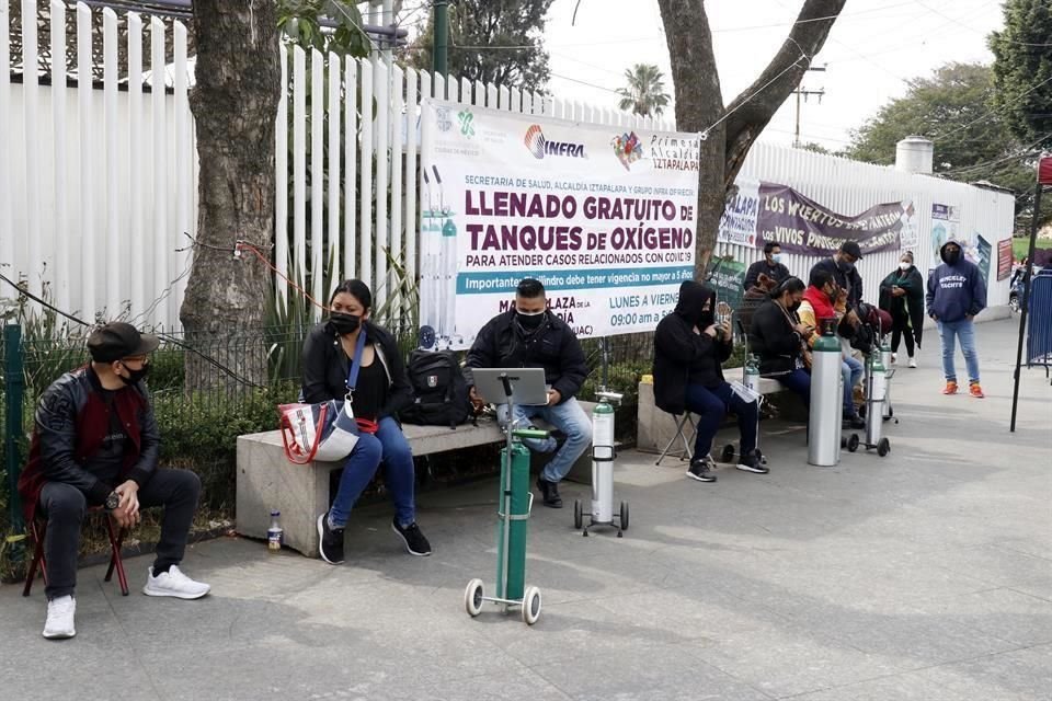 El llenado gratuito de tanques de oxígeno es una opción, aunque no en todas las alcaldías existe este beneficio.