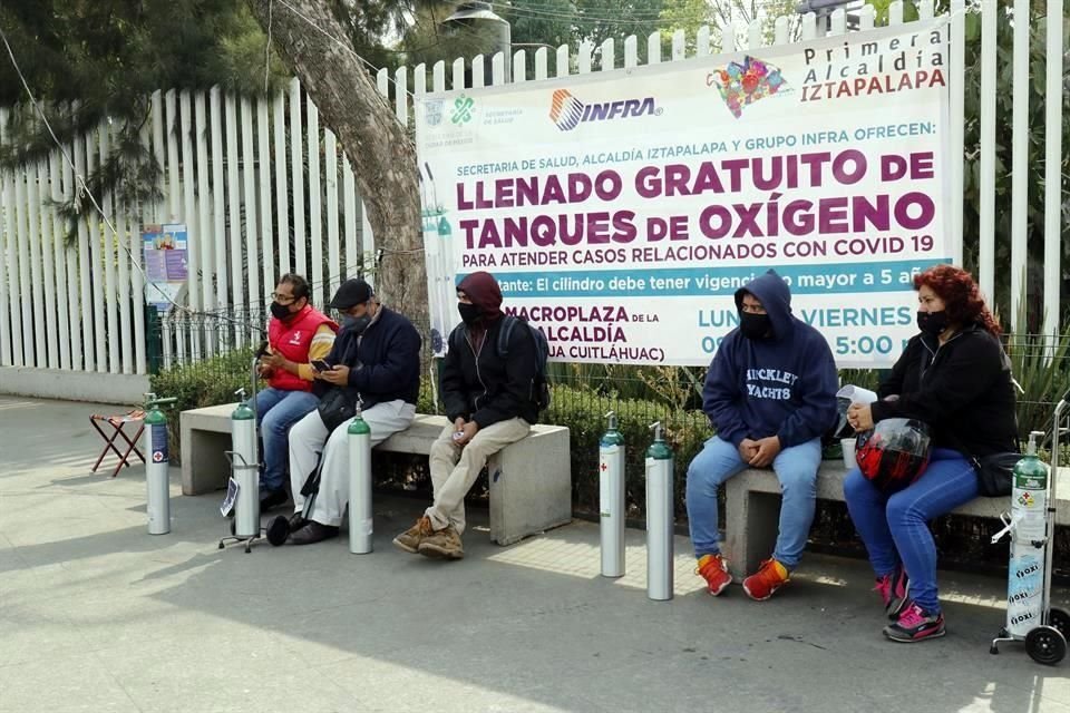 La mayoría prefiere formarse desde temprano, pues hay quienes no alcanzan lugar debido a que llegan más tarde.