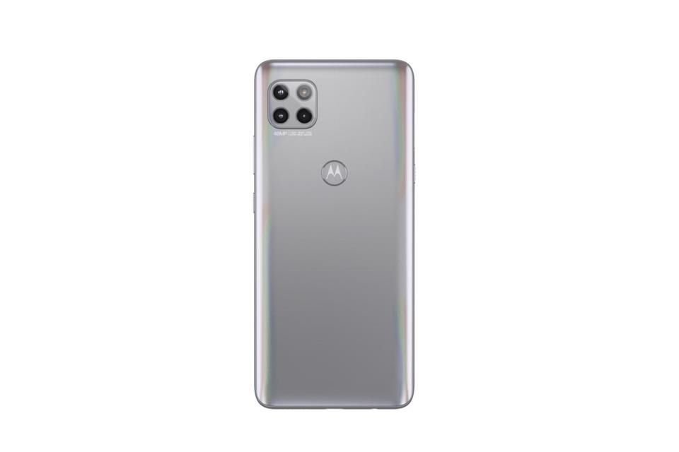 El sistema principal de fotografía está compuesto de tres cámaras: la principal de 48 MP con tecnología QuadPixel, un ultra gran angular de 8 MP  y un lente macro de 2 MP.