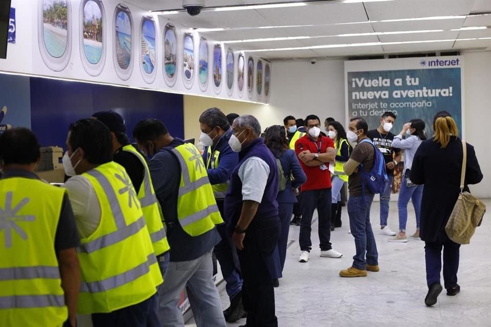 Interjet adeuda a los empleados cuatro meses de salarios, seis meses de vales de despensa, fondo de ahorro, aguinaldo, entre otras prestaciones.