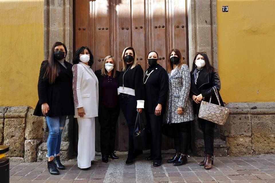 De izquierda a derecha: Laura Plascencia, Nadia Loera, Eva Avilés (fundadora G10Xjalisco), Fabiola Loya (precandidata a Zapopan MC), Linda Dávila, Raquel Partida y Patricia Alvarado.