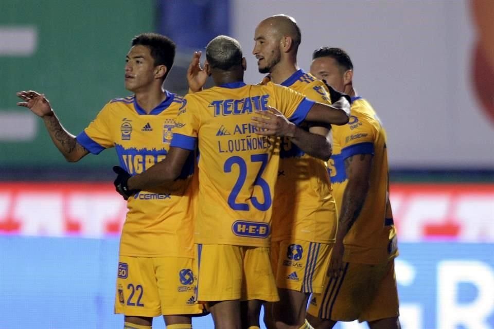 Luis Quiñones (espaldas) destacó la capacidad de los goleadores de Tigres.