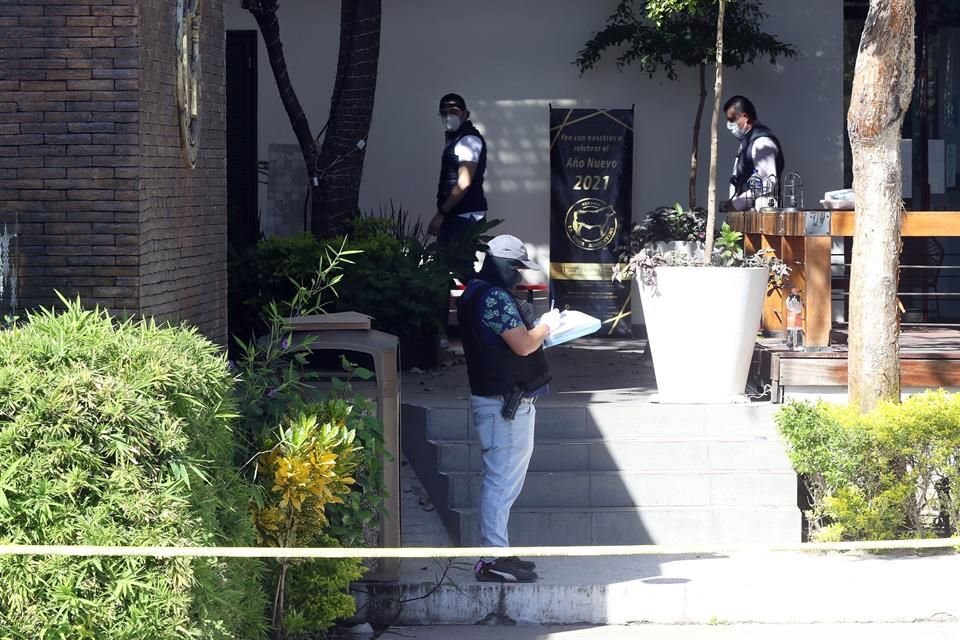 Familiares de dos detenidas por el caso de Aristóteles Sandoval se manifiestan en Puerto Vallarta para exigir justicia para ambas señaladas.