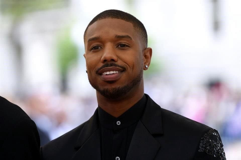 El actor Michael B. Jordan subió varias fotos a su cuenta oficial de Instagram en compañía de su nueva novia, la socialité Lori Harvey.