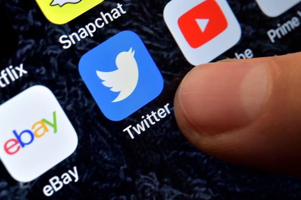 Las acciones de Twitter cayeron 6.43% y las de Facebook 4.01% en la sesión.