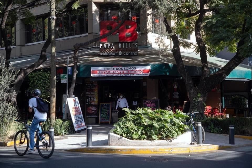 Restaurantes abrieron sus puertas en CDMX y el Edomex pese al semáforo rojo en ambas entidades por el número de contagios por Covid-19.