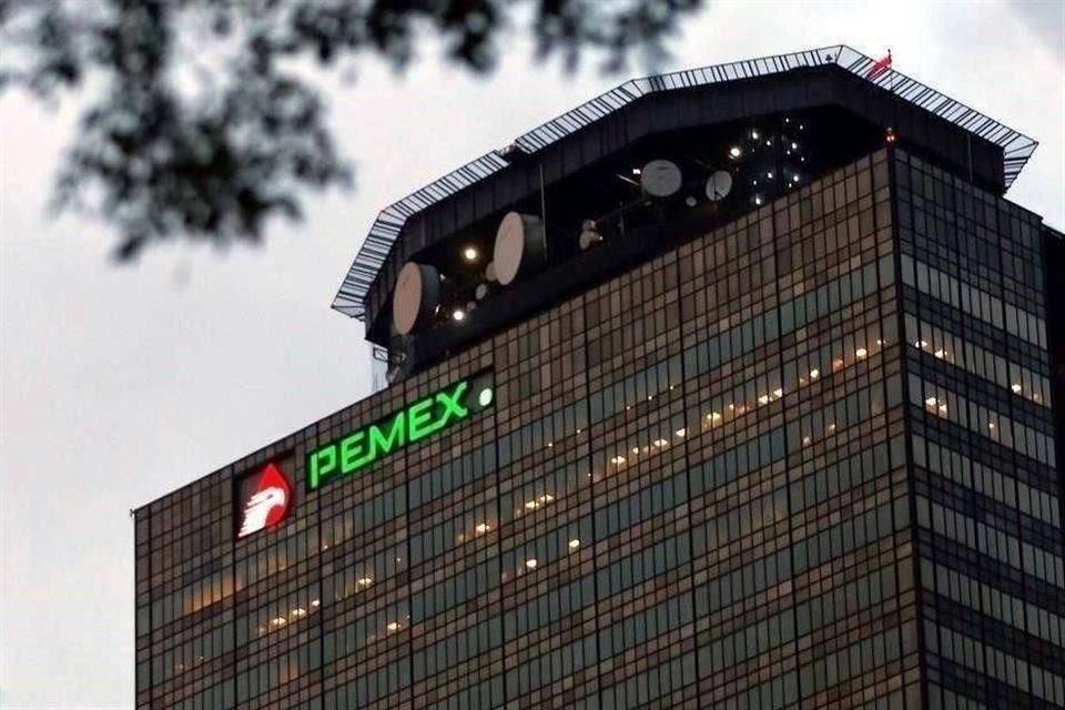 En cinco meses se lograron los contratos millonarios de la empresa con Pemex, antes de que Schilling dejara su cargo directivo en la compañía. 