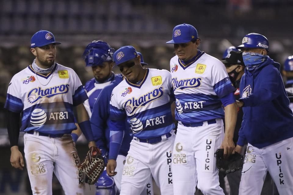 Los Charros de Jalisco fueron vencidos por los Yaquis, pero los jugadores fueron superados por la reducción de sueldos.