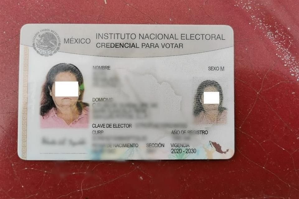 Después de que le bloquearon la cuenta desde donde desvió un millón 450 mil pesos, una ladrona acudió a reclamar al banco y fue detenida.
