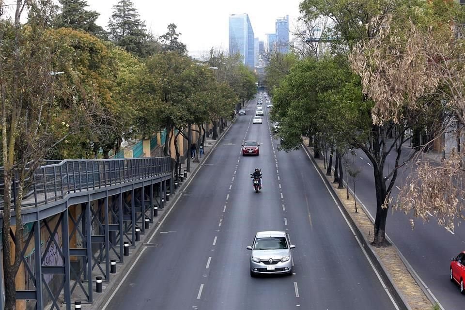 Un contrato es para plazas y plazoletas, retiro de puentes peatonales, nuevo mobiliario urbano en Constituyentes.