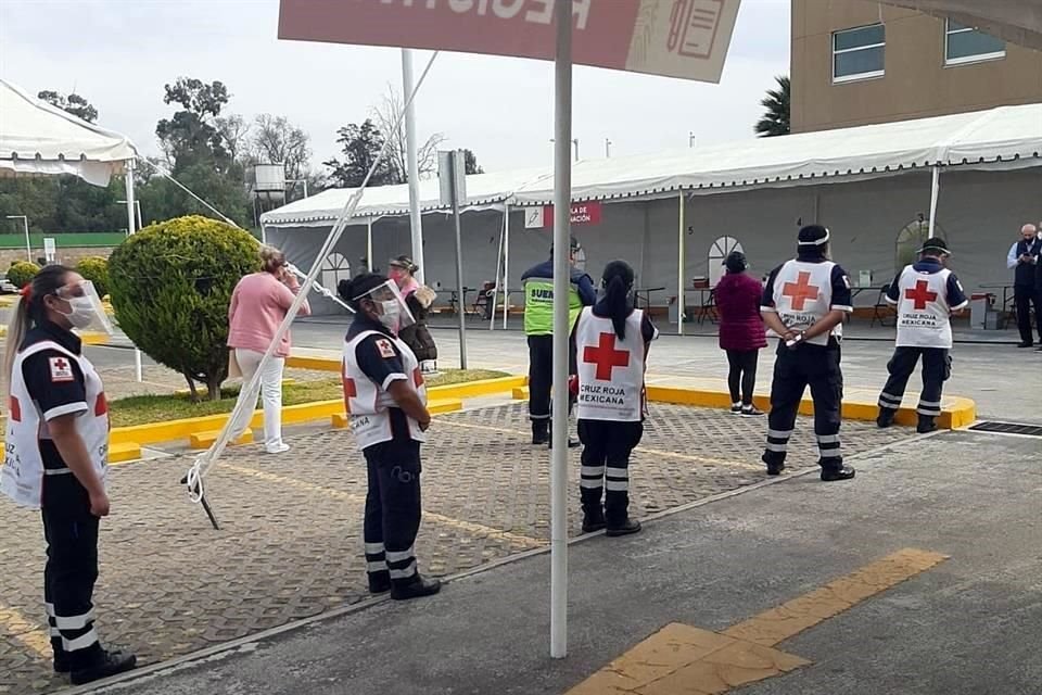 Los 435 Técnicos en Urgencias Médicas de la Cruz Roja han realizado a lo largo de esta contingencia sanitaria 2 mil 90 traslados de pacientes sospechosos y confirmados de Covid-19.