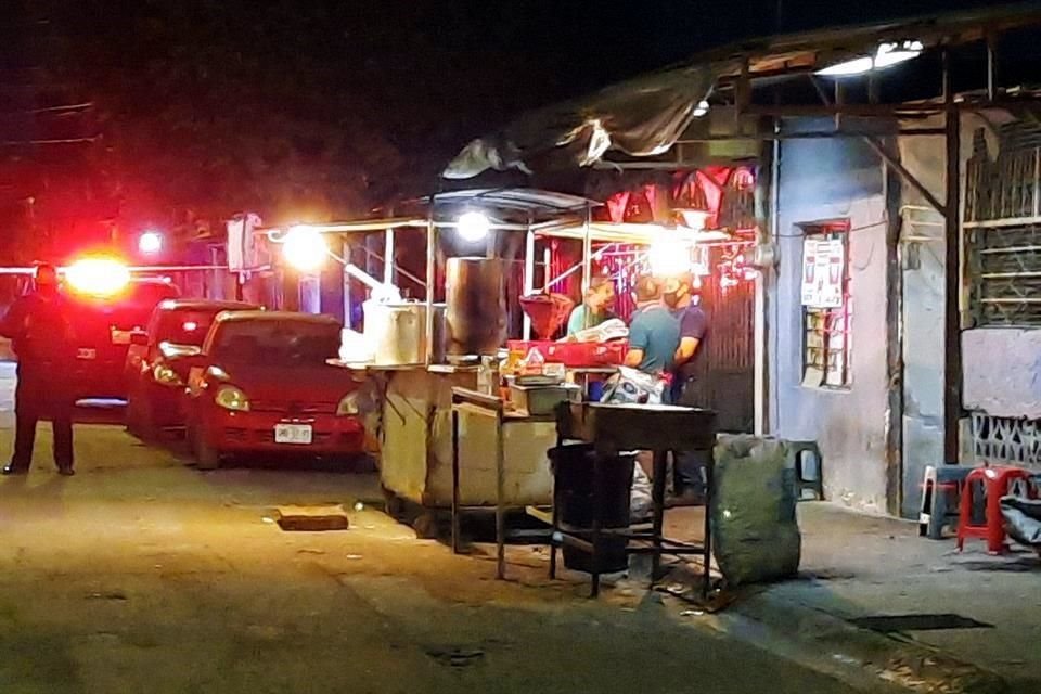 Alrededor de las 0:20 horas trascendió el ataque en el puesto de tacos ubicado sobre la calle Maria Camarera Valdez en el cruce con Chihuahua.