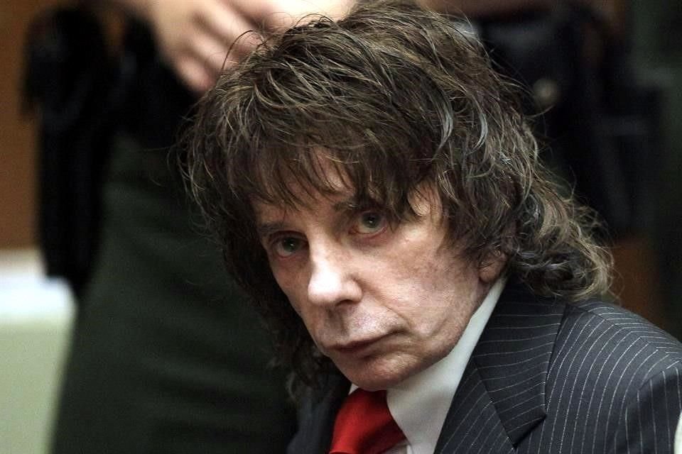 Phil Spector, ex productor de Los Beatles y The Ramones, y quien fue acusado de asesinar a una actriz en 2003, murió este sábado de Covid-19.