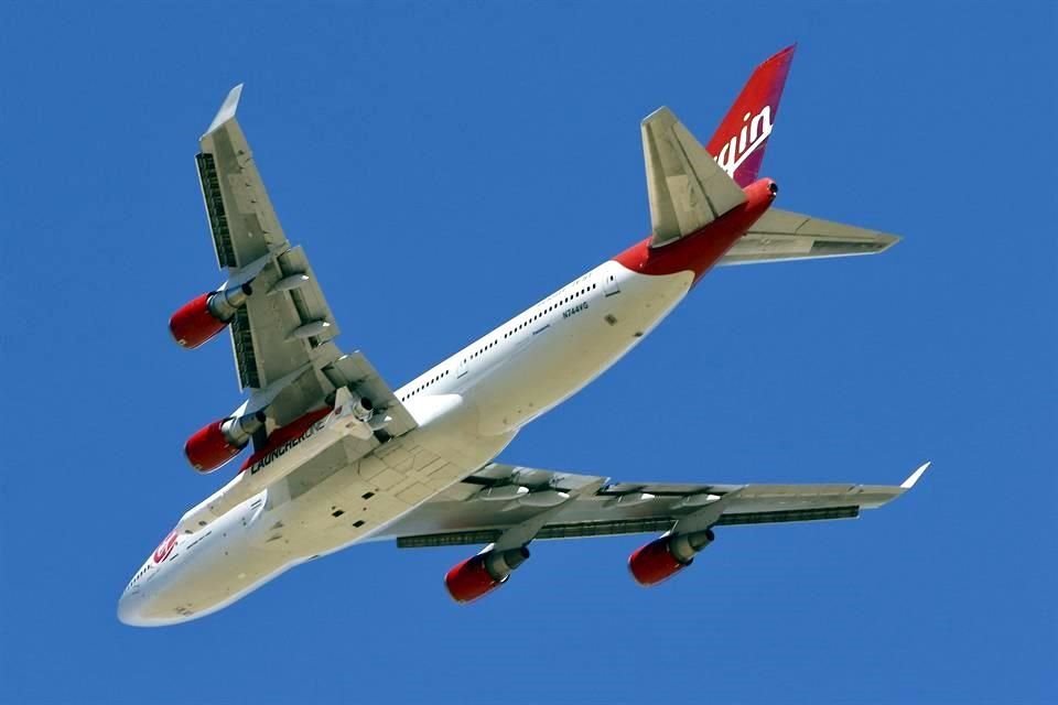 El cohete fue soltado debajo del ala de un Boeing 747 que lo transportaba sobre el mar frente al sur de California.