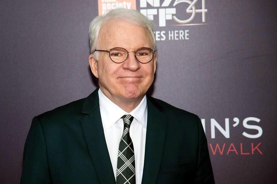 El comediante estadounidense Steve Martin, de 75 años, compartió en Twitter su emoción por haber recibido la vacuna contra la Covid-19.