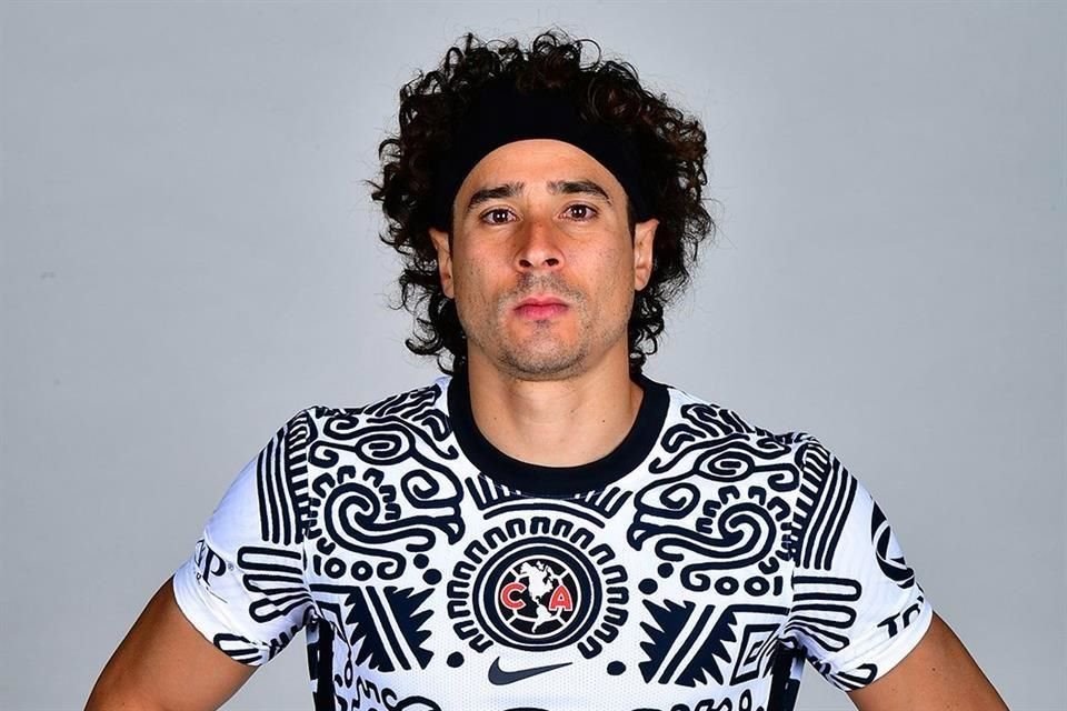 El tercer uniforme presenta detalles prehispánicos.