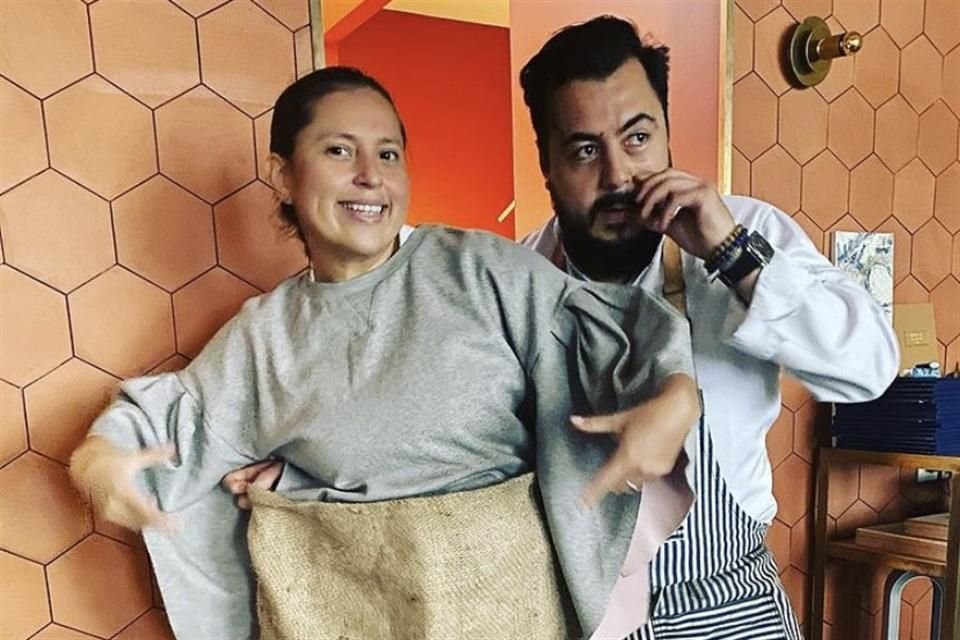El chef Enrique Casarrubias y la repostera Monserrat Estrada son los mexicanos detrás de Oxte, restaurante parisino que obtuvo una estrella Michelin.