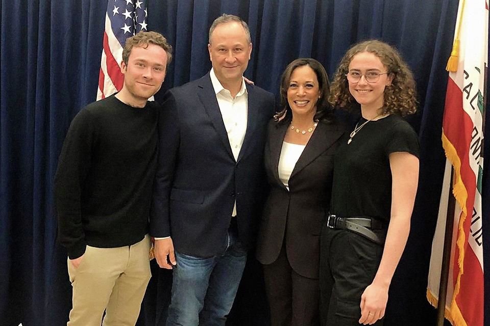 Los hijastros de Kamala Harris, Cole y Elle Emhoff, han logrado una conexión especial con ella.