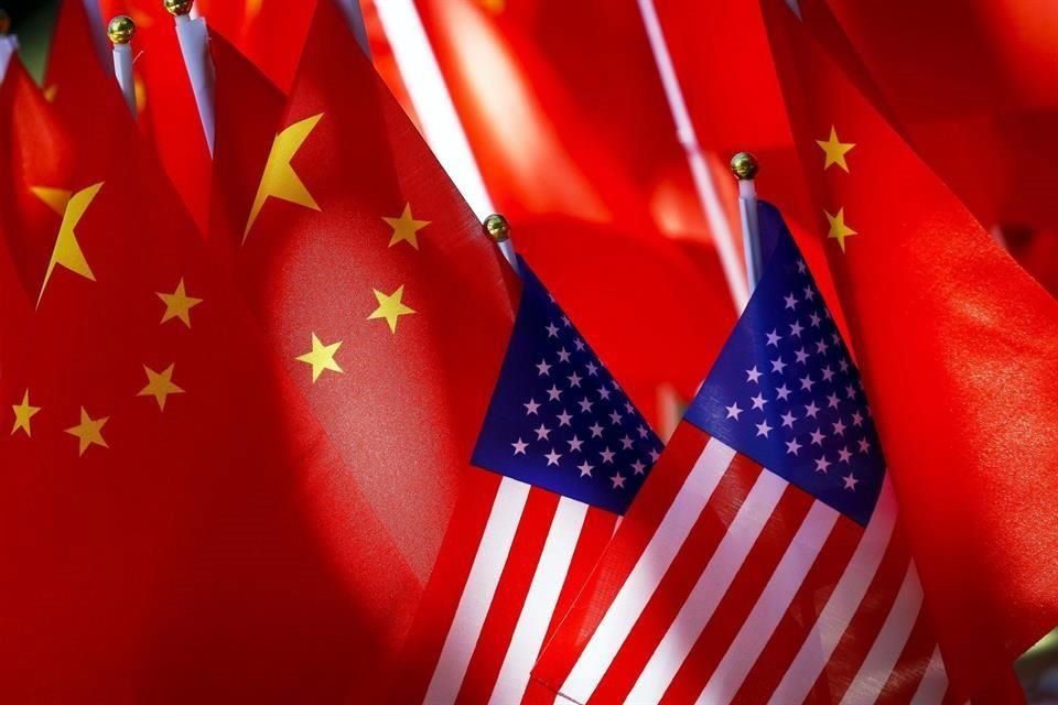 La vocera de la Cancillería china celebró el retorno de EU a la OMS y al Acuerdo de París.