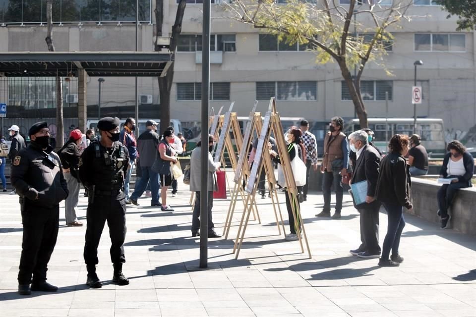 Policías capitalinos realizaron una vigilancia en el Registro Civil contra 'coyotes', que aprovechan la lentitud de actas de defunción