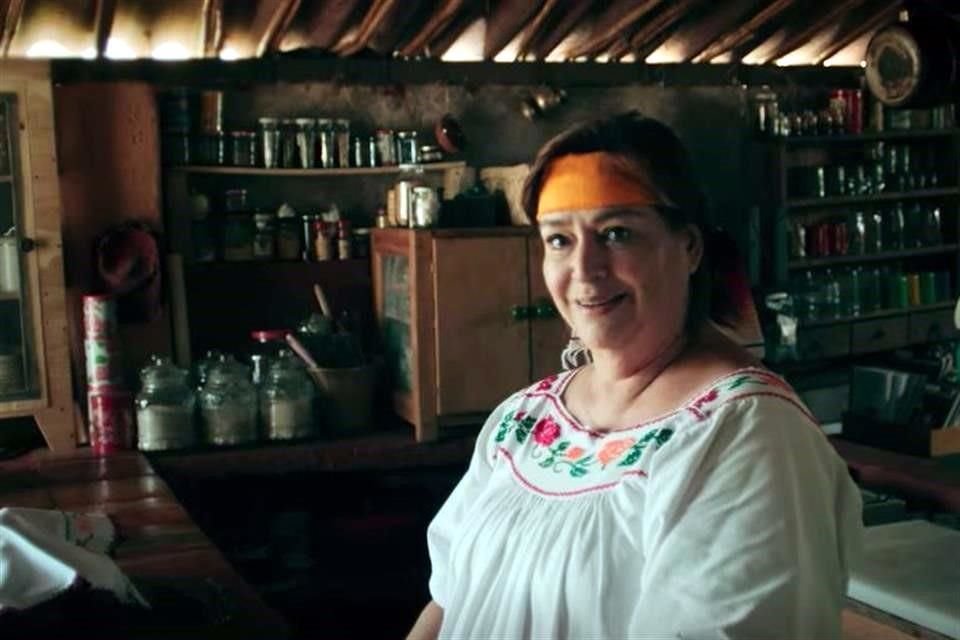Maru Toledo recibió la Medalla al Mérito a la Investigación Gastronómica 'Muñoz Zurita'